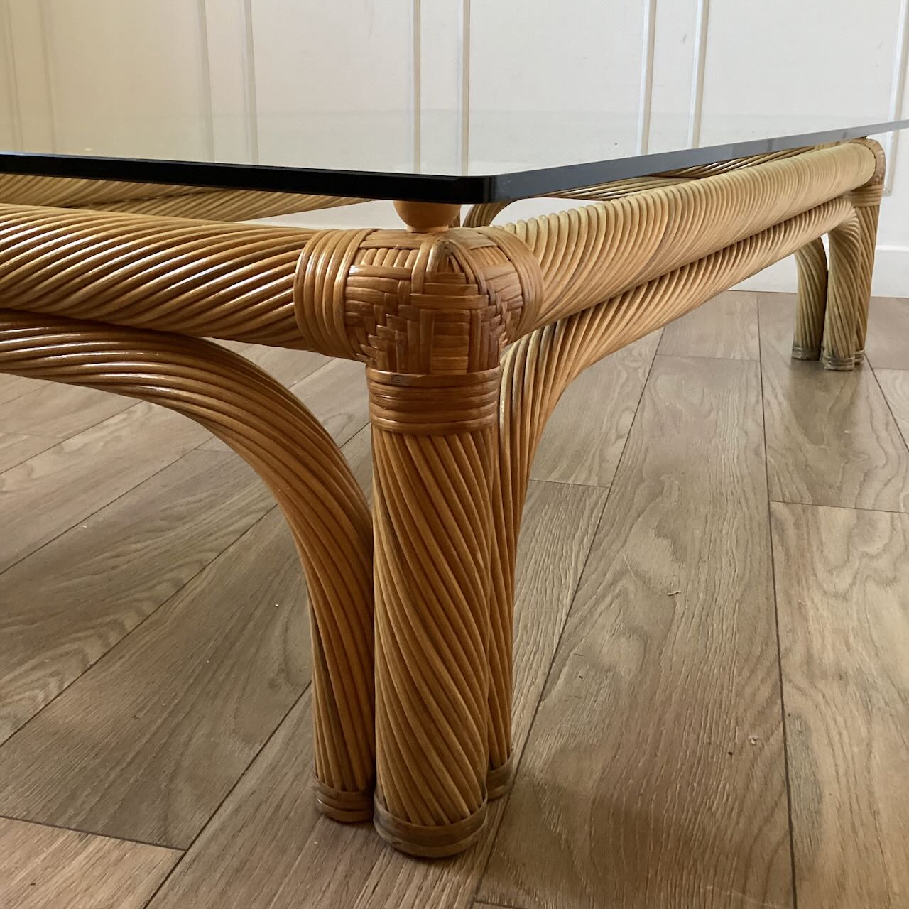 Grande table basse en rotin – Image 9