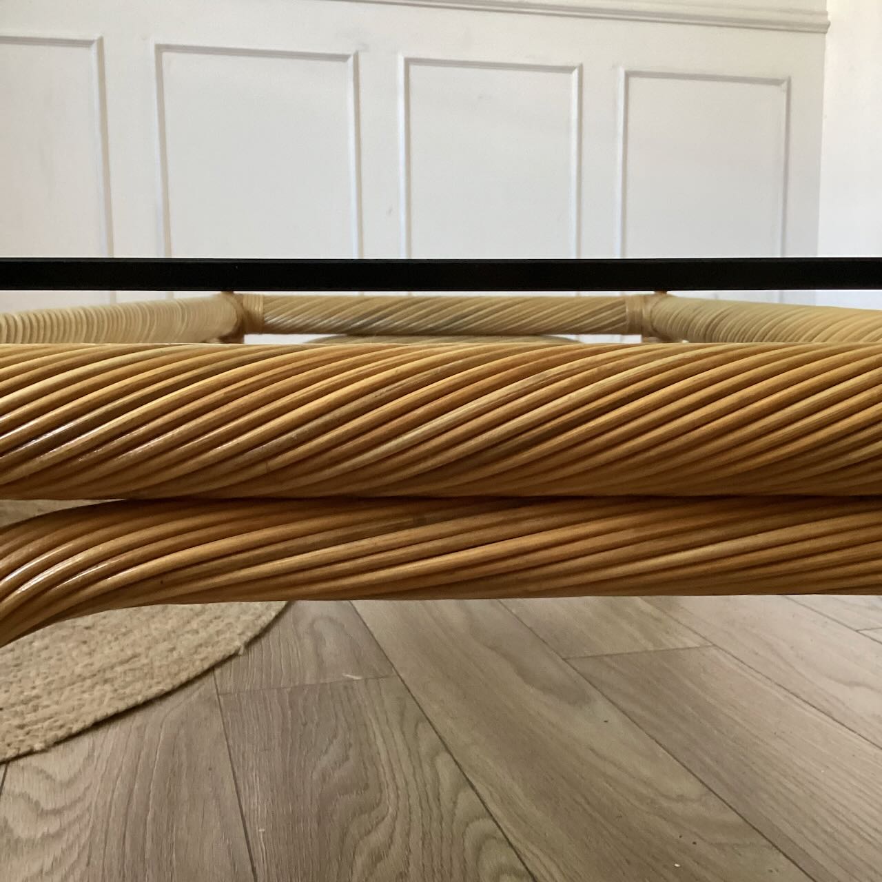 Grande table basse en rotin – Image 6