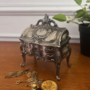 Boîte à bijoux rococo