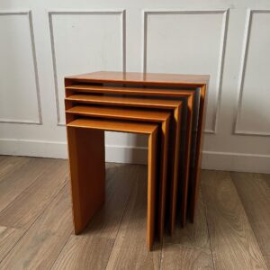 Tables gigognes en bois