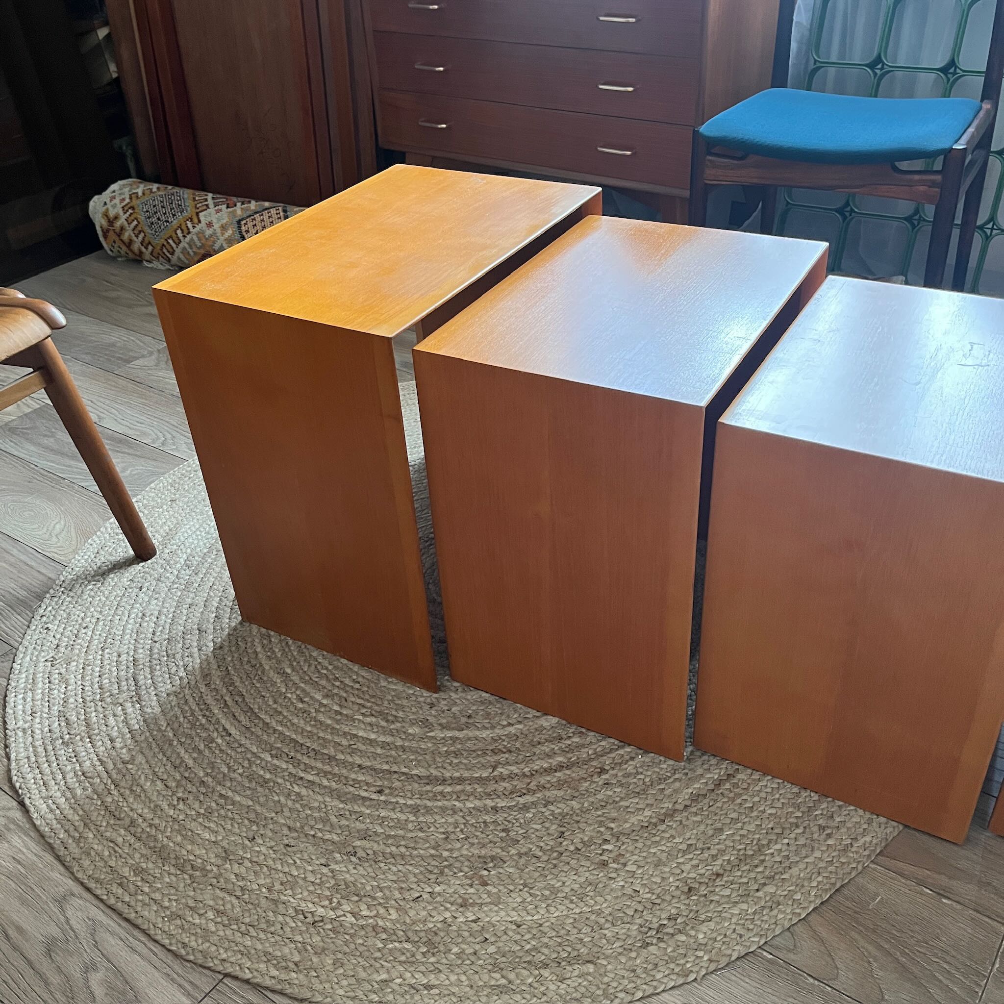 Tables gigognes en bois – Image 5