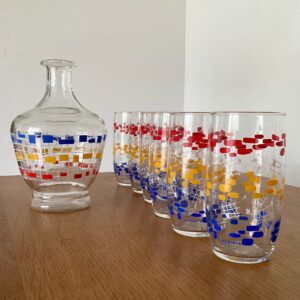 6 verres et carafe vintage