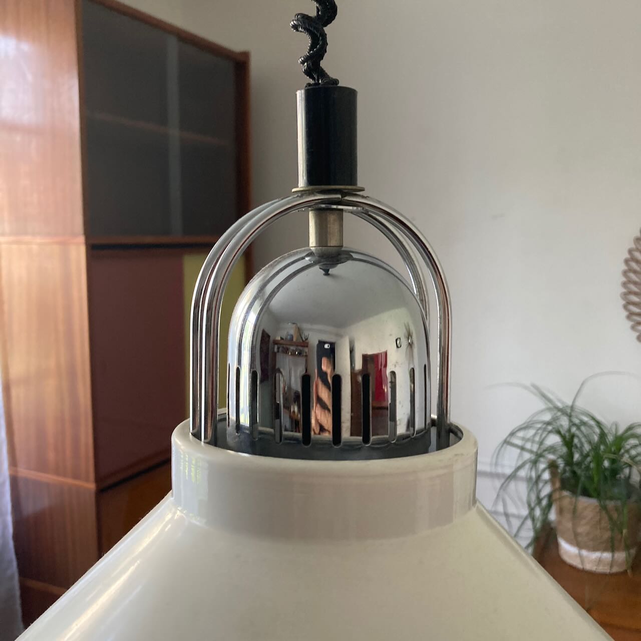 Suspension vintage en métal blanc – Image 8